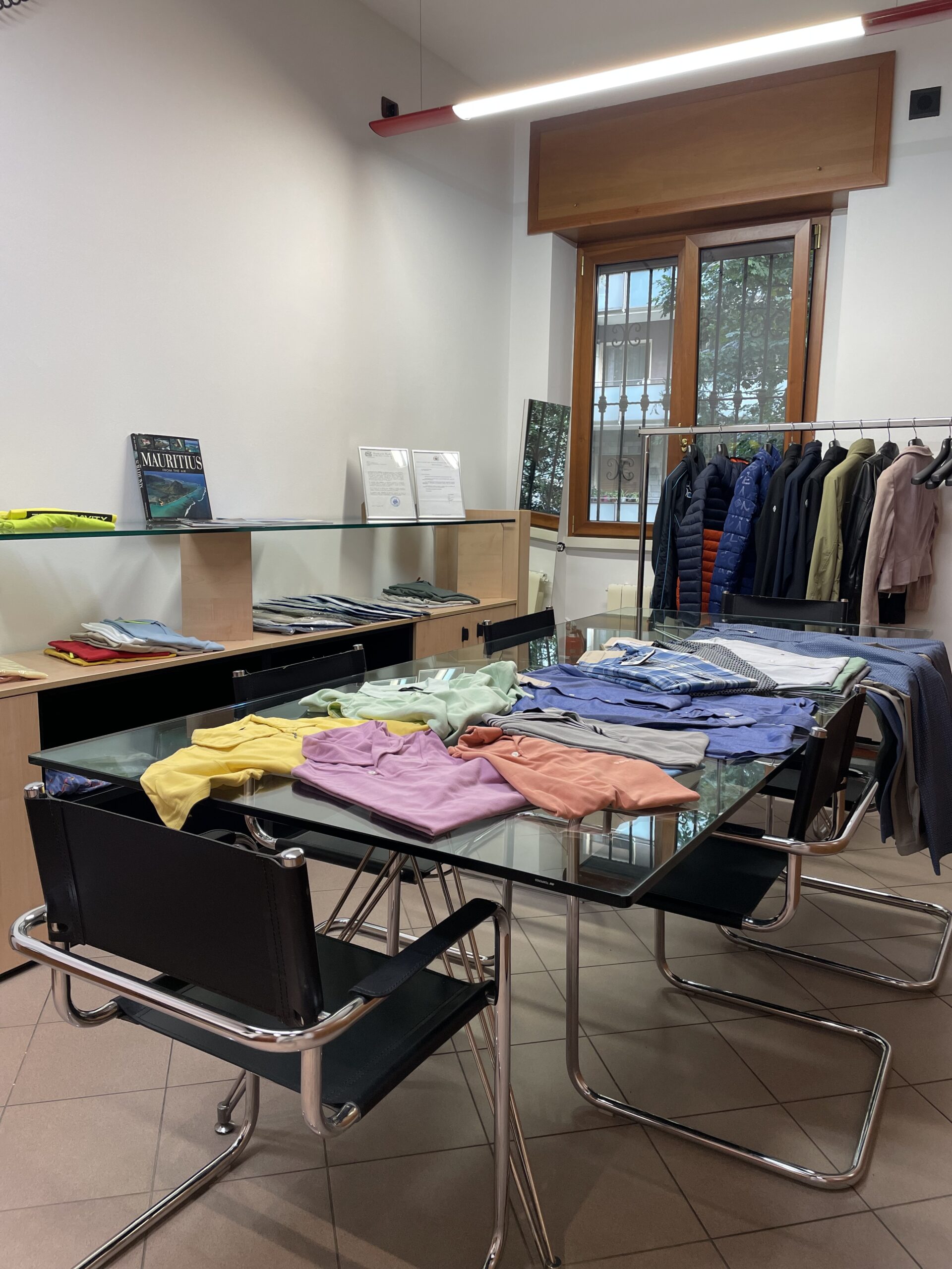 Offriamo consulenza e sourcing di abbigliamento